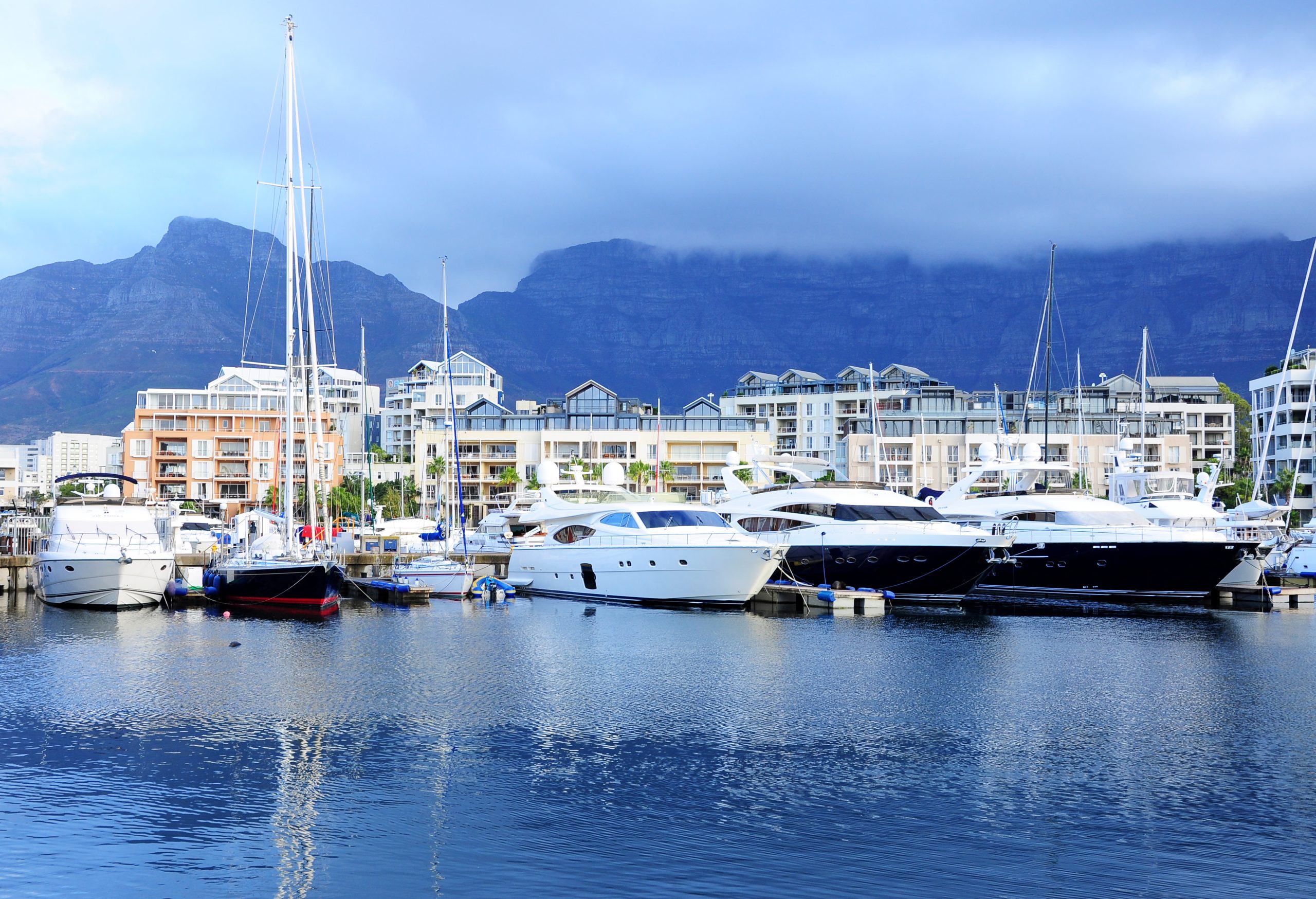 Famous,V&a,Waterfront,Of,Cape,Town,With,Table,Mountain,Background