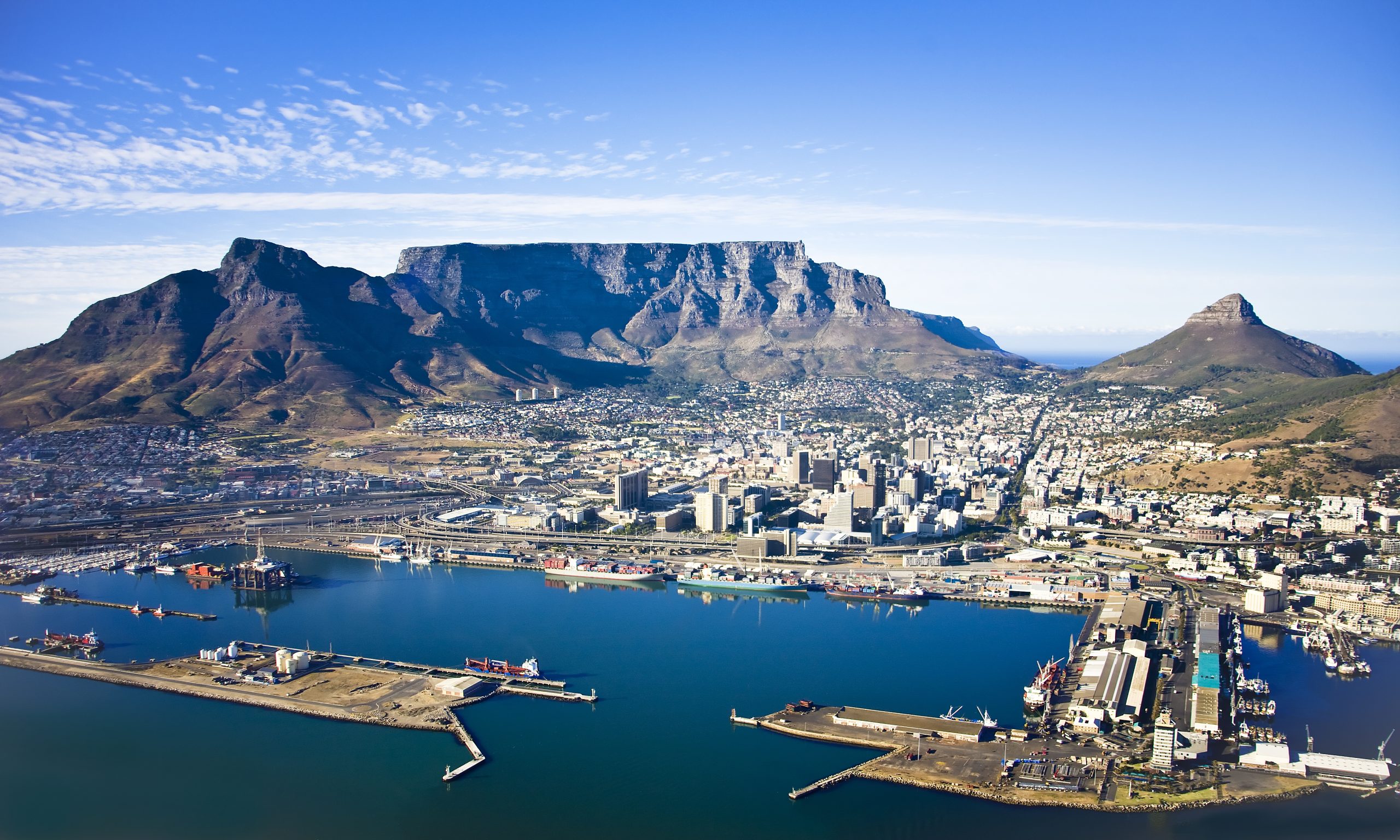 Aerial,View,Of,Cape,Town,City,Centre,,With,Table,Mountain,
